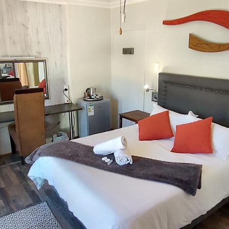 Premiere Guesthouse Bloemfontein Esterno foto