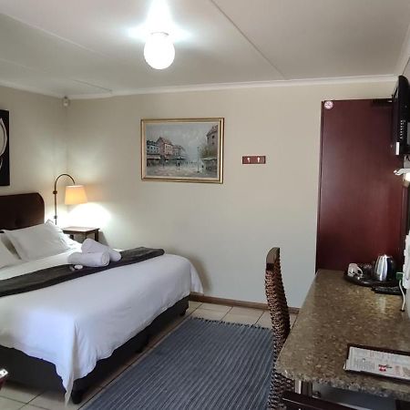 Premiere Guesthouse Bloemfontein Esterno foto