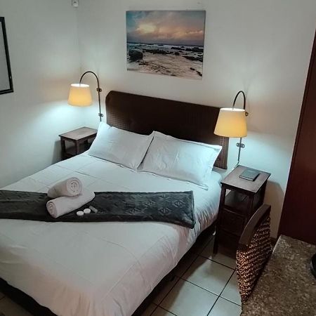 Premiere Guesthouse Bloemfontein Esterno foto