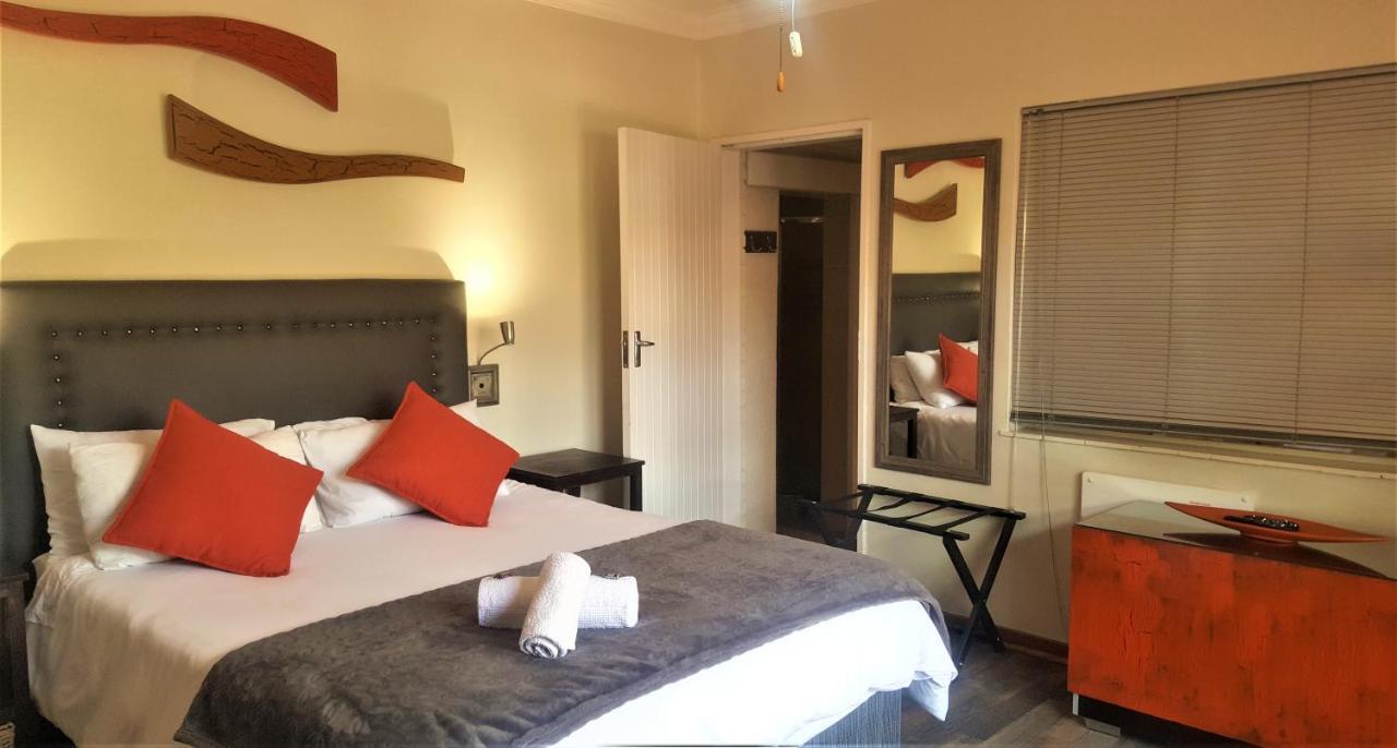 Premiere Guesthouse Bloemfontein Esterno foto
