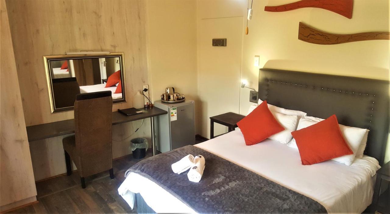 Premiere Guesthouse Bloemfontein Esterno foto