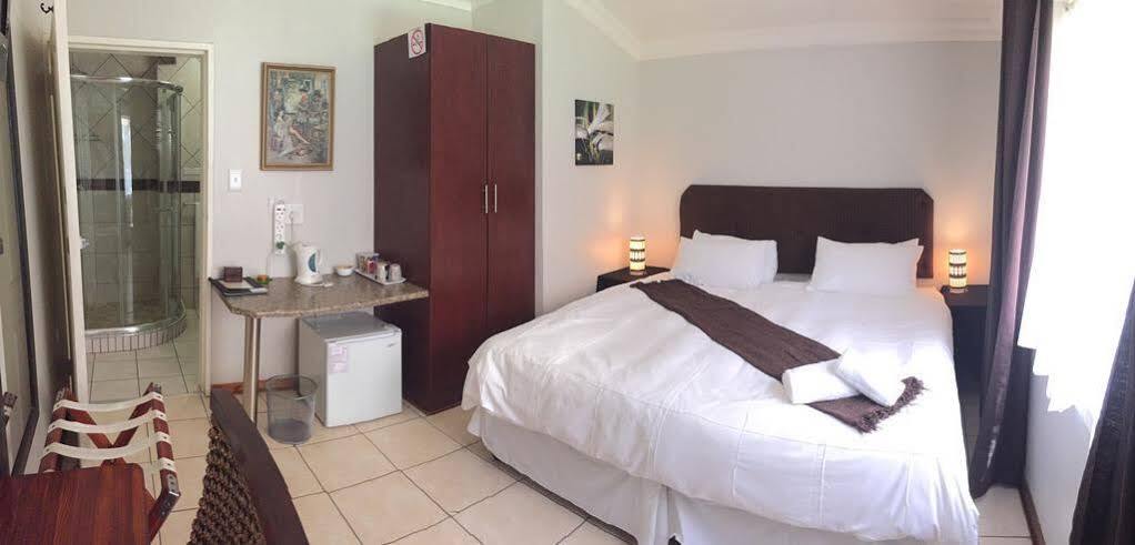 Premiere Guesthouse Bloemfontein Esterno foto